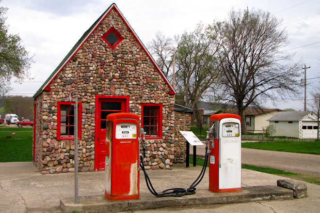 Former Service Station (Correctionville, Iowa)