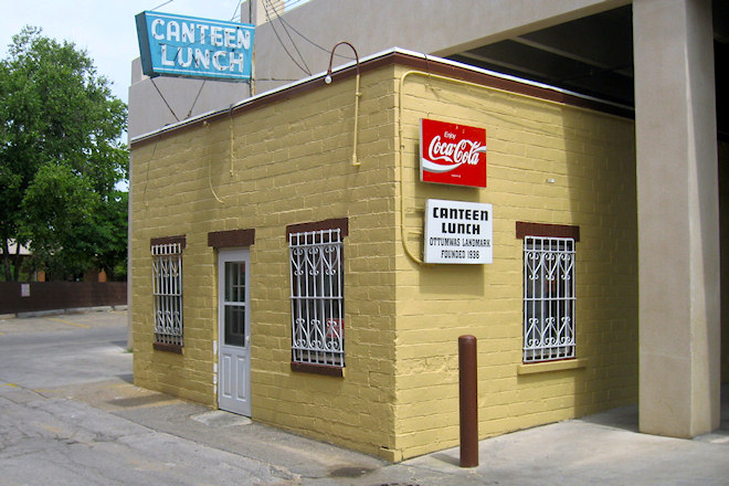 Canteen Lunch in the Alley (Ottumwa, Iowa)